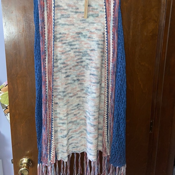 Multi-Color Sleeveless Cardigan - Picture 3 of 5